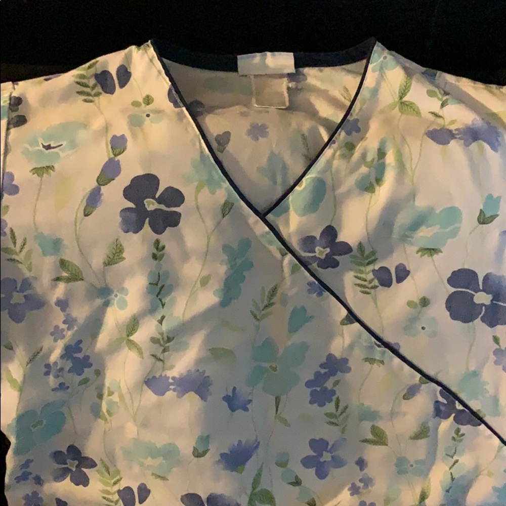 Scrub top